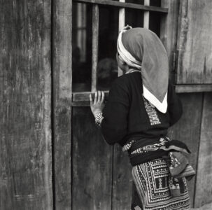 Peeking in, Red Dao Girl in Taphin
